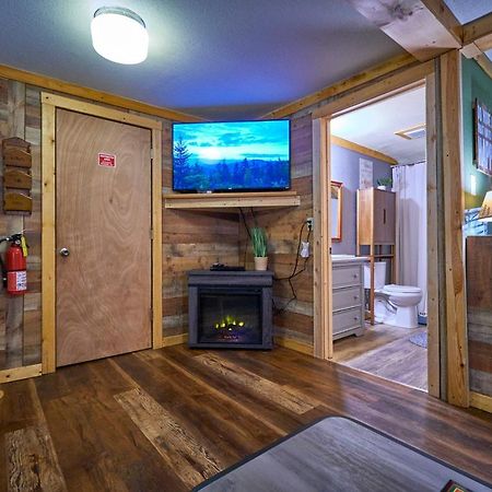 Steps From Downtown Pigeon Forge Parkway + Private Hottub And Firepit - Wifi - Firefly Bungalows Εξωτερικό φωτογραφία