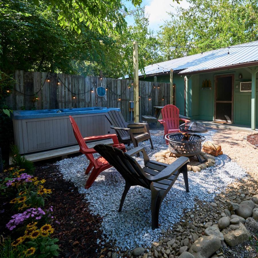 Steps From Downtown Pigeon Forge Parkway + Private Hottub And Firepit - Wifi - Firefly Bungalows Εξωτερικό φωτογραφία