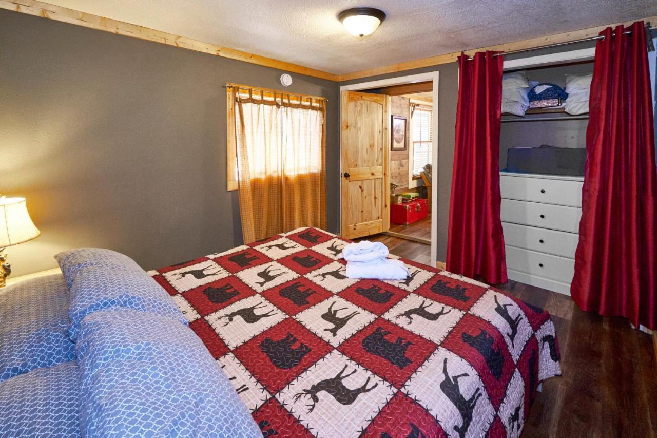 Steps From Downtown Pigeon Forge Parkway + Private Hottub And Firepit - Wifi - Firefly Bungalows Εξωτερικό φωτογραφία