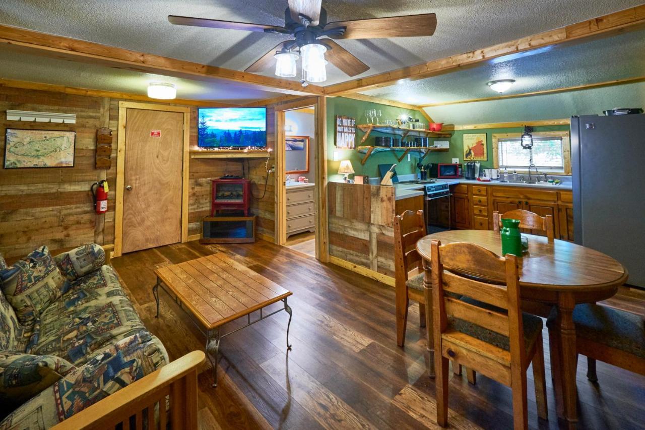 Steps From Downtown Pigeon Forge Parkway + Private Hottub And Firepit - Wifi - Firefly Bungalows Εξωτερικό φωτογραφία