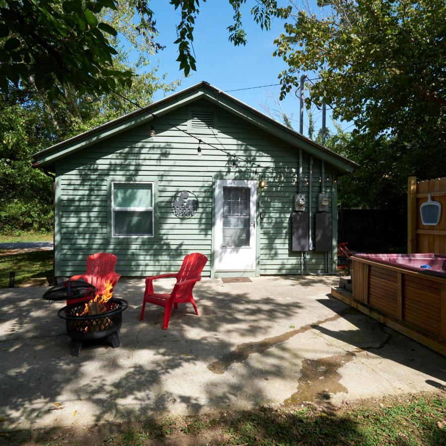 Steps From Downtown Pigeon Forge Parkway + Private Hottub And Firepit - Wifi - Firefly Bungalows Εξωτερικό φωτογραφία
