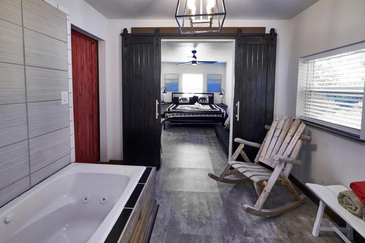 Steps From Downtown Pigeon Forge Parkway + Private Hottub And Firepit - Wifi - Firefly Bungalows Εξωτερικό φωτογραφία