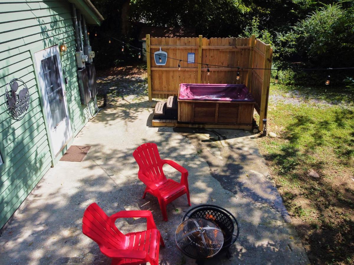Steps From Downtown Pigeon Forge Parkway + Private Hottub And Firepit - Wifi - Firefly Bungalows Εξωτερικό φωτογραφία