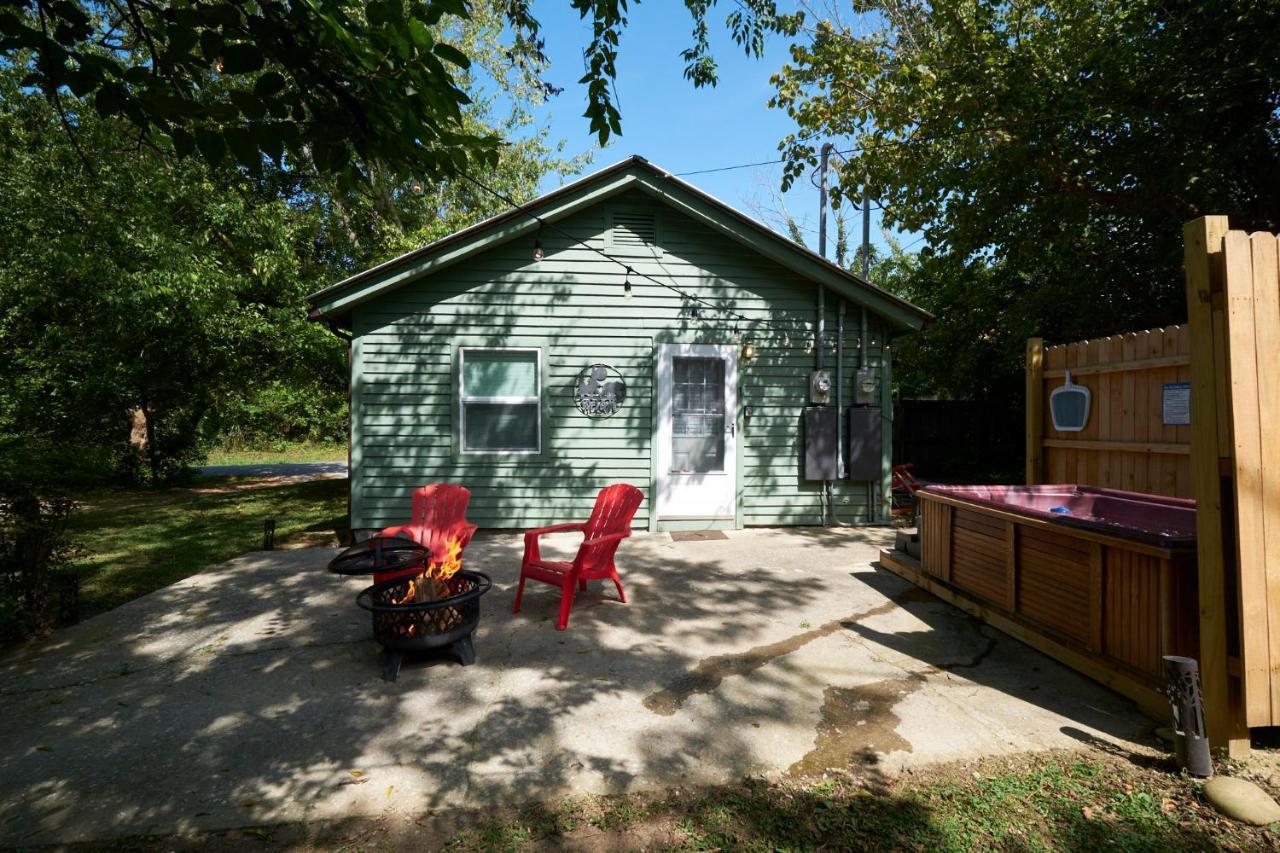 Steps From Downtown Pigeon Forge Parkway + Private Hottub And Firepit - Wifi - Firefly Bungalows Εξωτερικό φωτογραφία