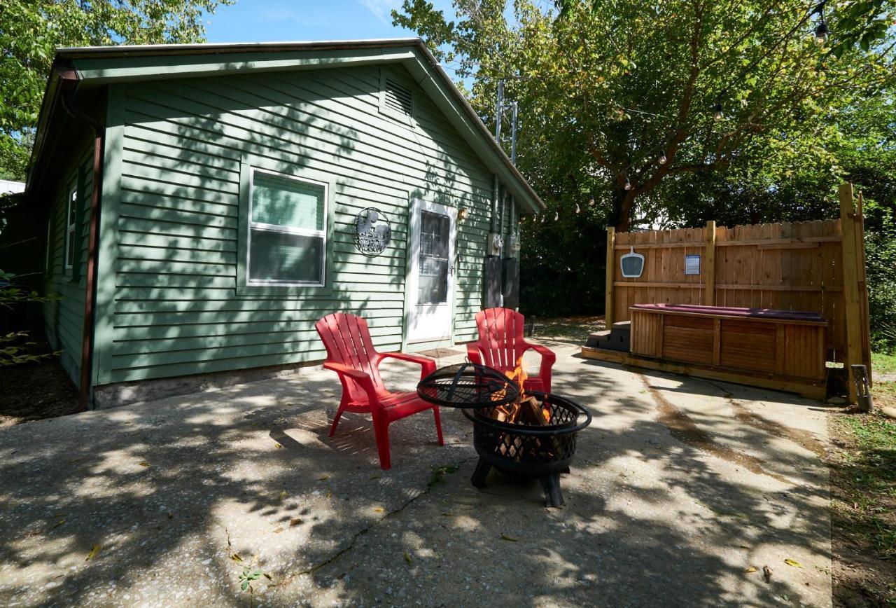 Steps From Downtown Pigeon Forge Parkway + Private Hottub And Firepit - Wifi - Firefly Bungalows Εξωτερικό φωτογραφία