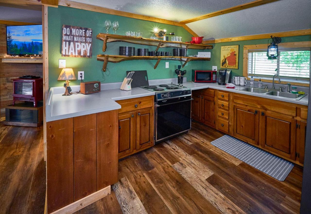 Steps From Downtown Pigeon Forge Parkway + Private Hottub And Firepit - Wifi - Firefly Bungalows Εξωτερικό φωτογραφία