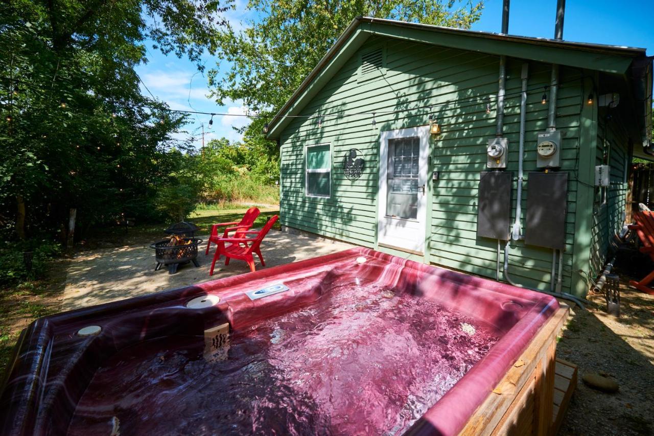 Steps From Downtown Pigeon Forge Parkway + Private Hottub And Firepit - Wifi - Firefly Bungalows Εξωτερικό φωτογραφία
