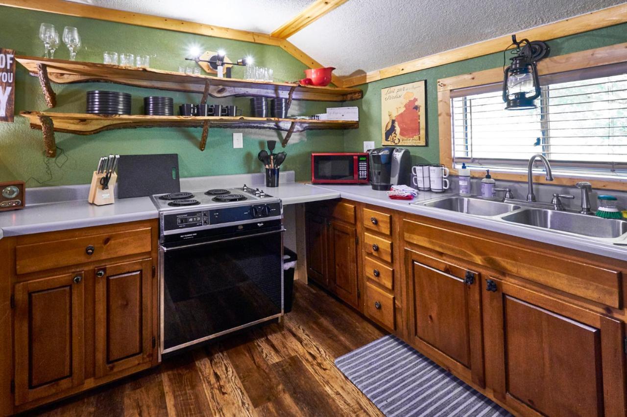 Steps From Downtown Pigeon Forge Parkway + Private Hottub And Firepit - Wifi - Firefly Bungalows Εξωτερικό φωτογραφία