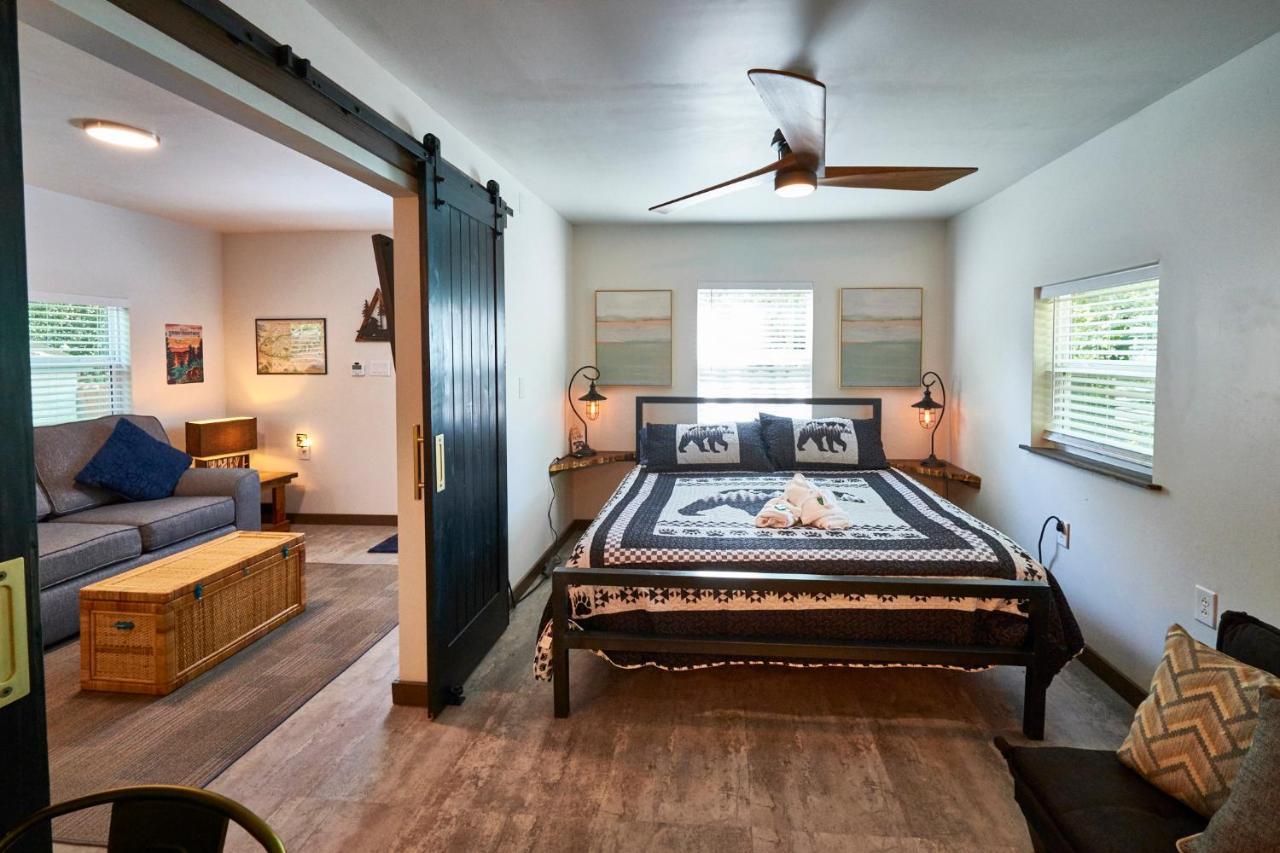 Steps From Downtown Pigeon Forge Parkway + Private Hottub And Firepit - Wifi - Firefly Bungalows Εξωτερικό φωτογραφία