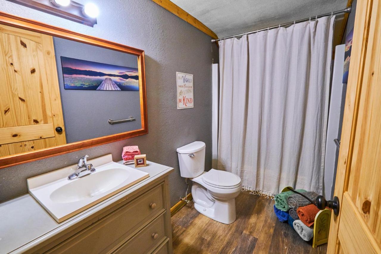 Steps From Downtown Pigeon Forge Parkway + Private Hottub And Firepit - Wifi - Firefly Bungalows Εξωτερικό φωτογραφία
