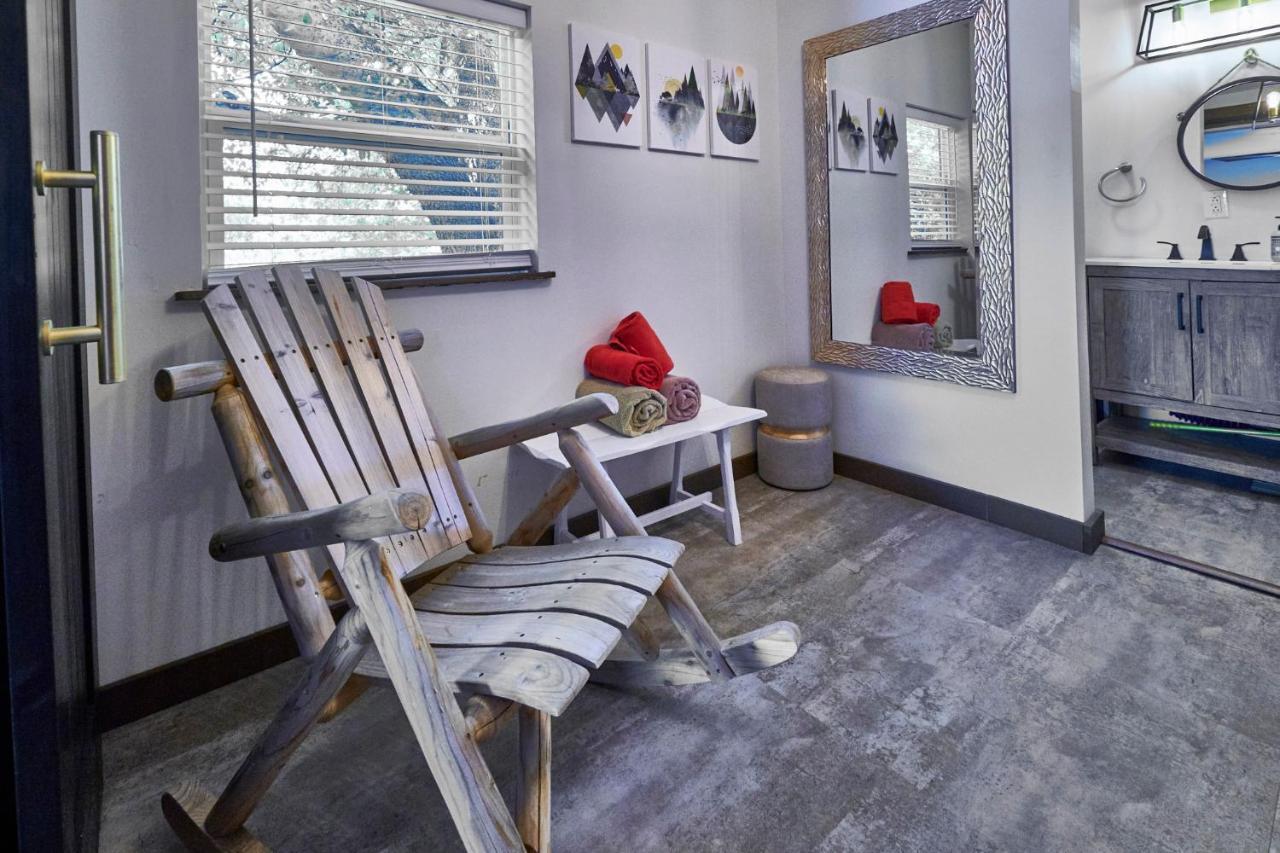 Steps From Downtown Pigeon Forge Parkway + Private Hottub And Firepit - Wifi - Firefly Bungalows Εξωτερικό φωτογραφία