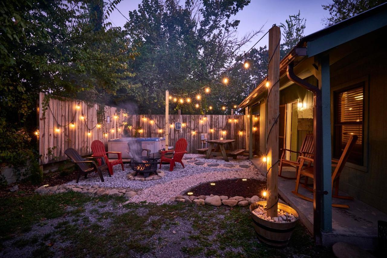 Steps From Downtown Pigeon Forge Parkway + Private Hottub And Firepit - Wifi - Firefly Bungalows Εξωτερικό φωτογραφία
