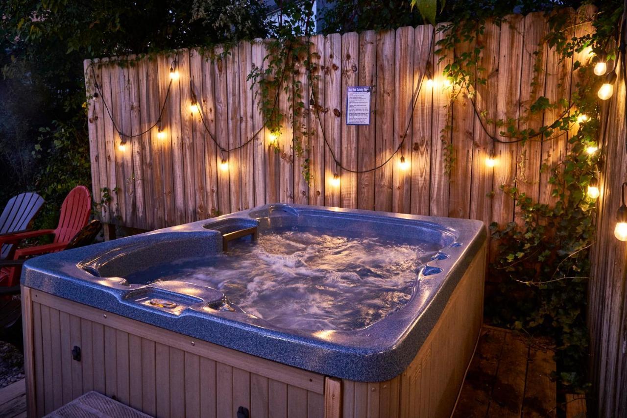 Steps From Downtown Pigeon Forge Parkway + Private Hottub And Firepit - Wifi - Firefly Bungalows Εξωτερικό φωτογραφία